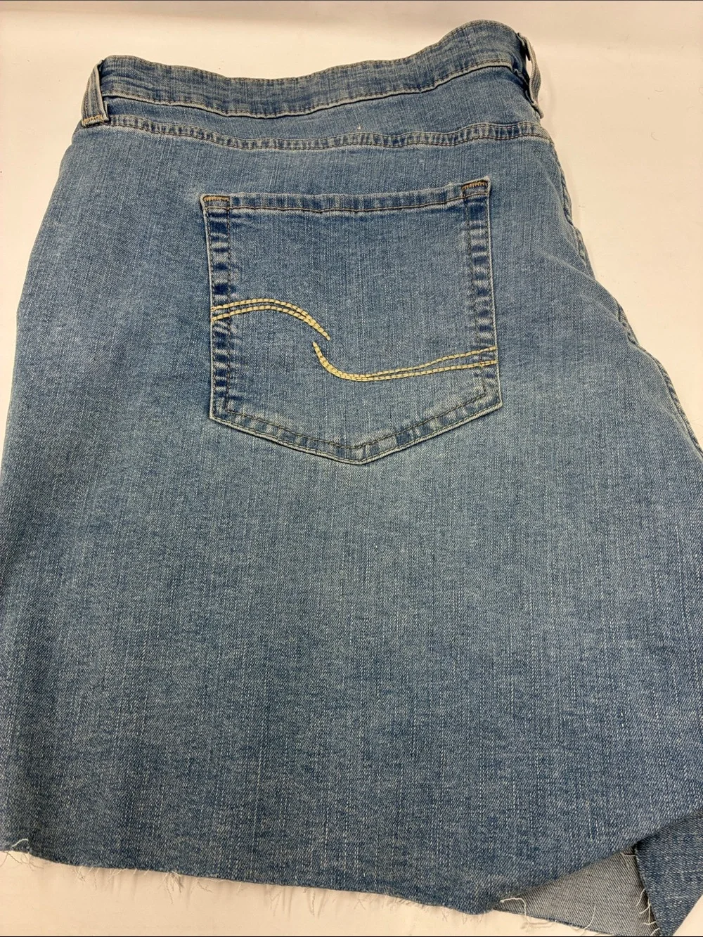 Signature by Levi Strauss Gold Light Blue High Rise Denim Shorts 24/W37